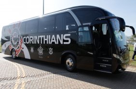 Novo Onibus do Corinthians durante treino realizado no CT Joaquim Grava