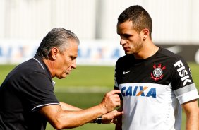 O tcnico Tite e o jogador Renato Augusto do Corinthians durante treino realizado no CT Joaquim Grava