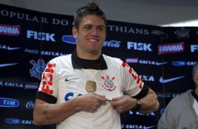 O volante Jocinei foi apresentado pelo Diretor de Futebol, Roberto de Andrade, após o treino desta manhã no CT Joaquim Grava, no Parque Ecológico do Tiete. O próximo jogo da equipe será domingo, dia 14/07, no estádio do Pacaembu, contra o Atlético-MG, 7ª rodada do Campeonato Brasileiro de 2013