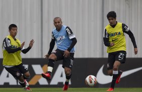 Durante o treino desta tarde no CT Joaquim Grava, no Parque Ecológico do Tiete. O próximo jogo da equipe será quarta-feira, dia 17/07, no estádio do Pacaembu, contra o São Paulo, jogo da volta válido pela Recopa 2013