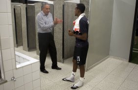 Nos vestiários antes da partida entre Corinthians x São Paulo, realizada esta noite no estádio do Pacaembu, jogo da volta, decisão da Recopa 2013