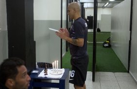 Nos vestiários antes da partida entre Corinthians x São Paulo, realizada esta noite no estádio do Pacaembu, jogo da volta, decisão da Recopa 2013