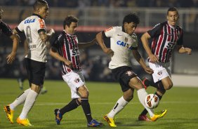 Durante a partida entre Corinthians x São Paulo, realizada esta noite no estádio do Pacaembu, jogo da volta, decisão da Recopa 2013