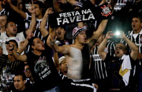 Torcida do Corinthians comemora Titulo da Recopa durante partida vlida pela final da Recopa Sulamericana, realizada no Pacaembu