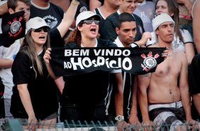 Torcida do Corinthians durante partida entre vlida pelo Campeonato Brasileiro, realizada no Pacaembu