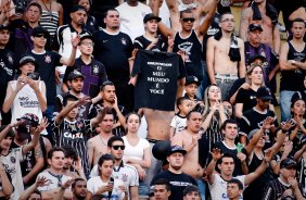 Torcida do Corinthians durante partida entre válida pelo Campeonato Brasileiro, realizada no Pacaembu