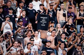 Torcida do Corinthians durante partida entre vlida pelo Campeonato Brasileiro, realizada no Pacaembu