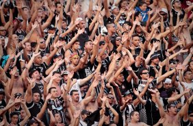 Torcida do Corinthians durante partida entre vlida pelo Campeonato Brasileiro, realizada no Pacaembu