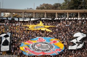 Torcida do Corinthians durante partida entre vlida pelo Campeonato Brasileiro, realizada no Pacaembu