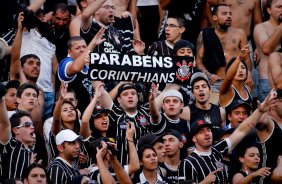 Torcida do Corinthians durante partida entre vlida pelo Campeonato Brasileiro, realizada no Pacaembu