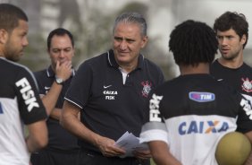 Durante o treino desta tarde no CT Joaquim Grava, no Parque Ecolgico do Tiete. O prximo jogo da equipe ser domingo, dia 08/09, contra o Nautico/PE, no estdio do Pacaembu, vlido pela 19 rodada do Campeonato Brasileiro de 2013