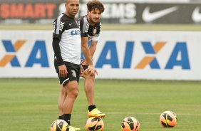 Emeson e Alexandre Pato Treino do Corinthians realizado no CT Joaquim Grava