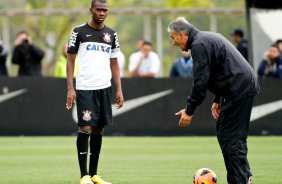 O tcnico Tite e o jogador Igor durante Treino do Corinthians realizado no CT Joaquim Grava
