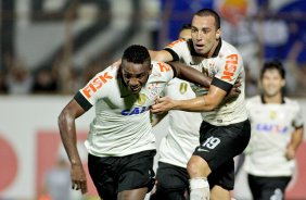 Cleber do Corinthians comemora aps marca gol contra a equipe do Bahia durante partida vlida pelo Campeonato Brasileiro
