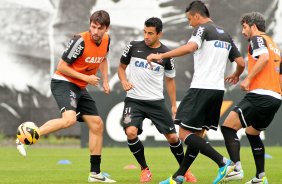 Paulo Andr do Corinthians durante treino realizado no CT Joaquim Grava