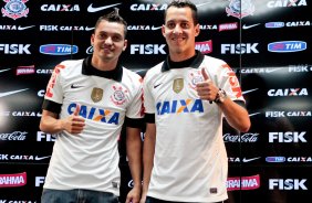 Diego Macedo e Rodriguinho do Corinthians durante apresentacao. realizado no CT Joaquim Grava. (Rodrigo Coca)FotoArena 04/10/2013