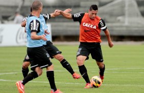 Douglas do Corinthians durante treino. realizado no CT Joaquim Grava. (Rodrigo Coca)FotoArena 04/10/2013