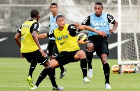 Douglas do Corinthians durante treino. realizado no CT Joaquim Grava. (Rodrigo Coca)FotoArena 04/10/2013