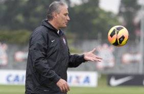 Durante o treino desta manh no CT Joaquim Grava, no Parque Ecolgico do Tiete. O prximo jogo da equipe ser amanh, domingo, dia 06/10, contra o Atltico-MG, no estdio Independncia, vlido pela 26 rodada do Campeonato Brasileiro de 2013