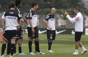 Durante o treino desta manh no CT Joaquim Grava, no Parque Ecolgico do Tiete. O prximo jogo da equipe ser amanh, domingo, dia 06/10, contra o Atltico-MG, no estdio Independncia, vlido pela 26 rodada do Campeonato Brasileiro de 2013