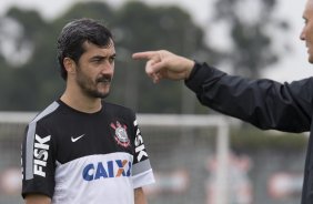 Durante o treino desta manh no CT Joaquim Grava, no Parque Ecolgico do Tiete. O prximo jogo da equipe ser amanh, domingo, dia 06/10, contra o Atltico-MG, no estdio Independncia, vlido pela 26 rodada do Campeonato Brasileiro de 2013