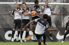 Durante o treino desta manh no CT Joaquim Grava, no Parque Ecolgico do Tiete. O prximo jogo da equipe ser amanh, domingo, dia 06/10, contra o Atltico-MG, no estdio Independncia, vlido pela 26 rodada do Campeonato Brasileiro de 2013