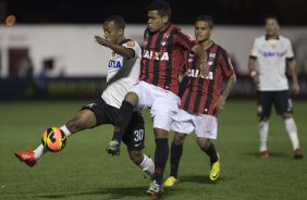 Durante a partida entre Corinthians x Atltico-PR, realizada esta noite no estdio Estdio Romildo Vitor Gomes Ferreira, em Mogi Mirim, vlida pela 27 rodada do Campeonato Brasileiro de 2013