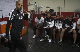 Nos vestiários antes da partida entre Corinthians x Atlético-PR, realizada esta noite no estádio Estádio Romildo Vitor Gomes Ferreira, em Mogi Mirim, válida pela 27ª rodada do Campeonato Brasileiro de 2013