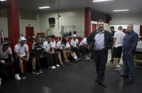 Nos vestiários antes da partida entre Corinthians x Atlético-PR, realizada esta noite no estádio Estádio Romildo Vitor Gomes Ferreira, em Mogi Mirim, válida pela 27ª rodada do Campeonato Brasileiro de 2013