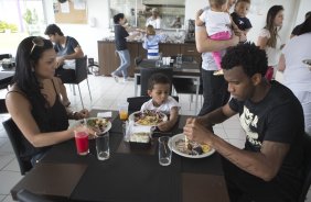 Festa em comemoração ao Dia das Criancas após o treino desta manhã no CT Joaquim Grava, no Parque Ecológico do Tiete. O próximo jogo da equipe será amanhã, domingo, dia 13/10, contra o São Paulo, no estádio do Morumbi, válido pela 28ª rodada do Campeonato Brasileiro de 2013