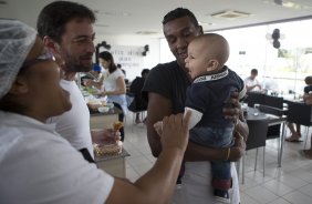 Festa em comemoração ao Dia das Criancas após o treino desta manhã no CT Joaquim Grava, no Parque Ecológico do Tiete. O próximo jogo da equipe será amanhã, domingo, dia 13/10, contra o São Paulo, no estádio do Morumbi, válido pela 28ª rodada do Campeonato Brasileiro de 2013