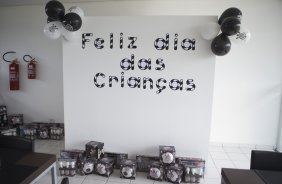 Festa em comemoração ao Dia das Criancas após o treino desta manhã no CT Joaquim Grava, no Parque Ecológico do Tiete. O próximo jogo da equipe será amanhã, domingo, dia 13/10, contra o São Paulo, no estádio do Morumbi, válido pela 28ª rodada do Campeonato Brasileiro de 2013
