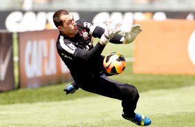 O goleiro Valter do Corinthians durante treino realizado no CT Joaquimm Grava