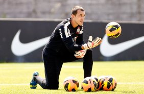 O goleiro Valter do Corinthians durante treino realizado no CT Joaquimm Grava