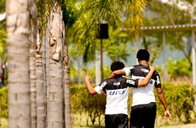 Romarinho e Gil do Corinthians durante treino realizado no CT Joaquimm Grava