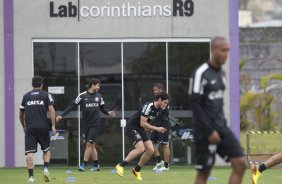 Durante o treino desta manh no CT Joaquim Grava, no Parque Ecolgico do Tiete. O prximo jogo da equipe ser domingo, dia 10/11, contra o Fluminense, no estdio da Fonte Luminosa, em Araraquara/SP, vlido pela 33 rodada do Campeonato Brasileiro de 2013