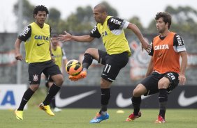 Durante o treino desta manh no CT Joaquim Grava, no Parque Ecolgico do Tiete. O prximo jogo da equipe ser domingo, dia 10/11, contra o Fluminense, no estdio da Fonte Luminosa, em Araraquara/SP, vlido pela 33 rodada do Campeonato Brasileiro de 2013