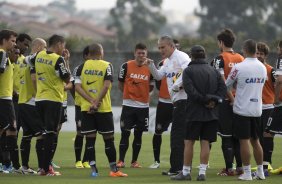 Durante o treino desta manh no CT Joaquim Grava, no Parque Ecolgico do Tiete. O prximo jogo da equipe ser domingo, dia 10/11, contra o Fluminense, no estdio da Fonte Luminosa, em Araraquara/SP, vlido pela 33 rodada do Campeonato Brasileiro de 2013