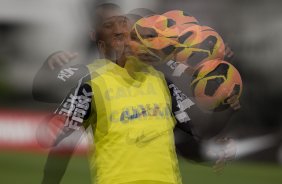 Durante o treino desta manhã no CT Joaquim Grava, no Parque Ecológico do Tiete. O próximo jogo da equipe será domingo, dia 10/11, contra o Fluminense, no estádio da Fonte Luminosa, em Araraquara/SP, válido pela 33ª rodada do Campeonato Brasileiro de 2013