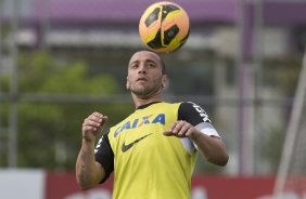 Durante o treino desta manh no CT Joaquim Grava, no Parque Ecolgico do Tiete. O prximo jogo da equipe ser domingo, dia 10/11, contra o Fluminense, no estdio da Fonte Luminosa, em Araraquara/SP, vlido pela 33 rodada do Campeonato Brasileiro de 2013