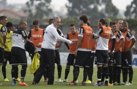 Durante o treino desta manh no CT Joaquim Grava, no Parque Ecolgico do Tiete. O prximo jogo da equipe ser domingo, dia 10/11, contra o Fluminense, no estdio da Fonte Luminosa, em Araraquara/SP, vlido pela 33 rodada do Campeonato Brasileiro de 2013