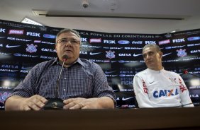 O presidente Mario Gobbi anuncia a saida do tcnico Tite aps o durante o treino desta manh no CT Joaquim Grava, no Parque Ecolgico do Tiete. O prximo jogo da equipe ser domingo, dia 17/11, contra o Vasco/RJ, no estdio do Pacaembu, vlido pela 35 rodada do Campeonato Brasileiro de 2013