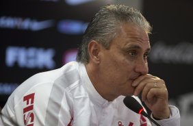 O presidente Mario Gobbi anuncia a saida do tcnico Tite aps o durante o treino desta manh no CT Joaquim Grava, no Parque Ecolgico do Tiete. O prximo jogo da equipe ser domingo, dia 17/11, contra o Vasco/RJ, no estdio do Pacaembu, vlido pela 35 rodada do Campeonato Brasileiro de 2013