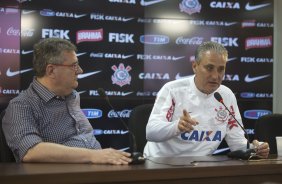 O presidente Mario Gobbi anuncia a saida do tcnico Tite aps o durante o treino desta manh no CT Joaquim Grava, no Parque Ecolgico do Tiete. O prximo jogo da equipe ser domingo, dia 17/11, contra o Vasco/RJ, no estdio do Pacaembu, vlido pela 35 rodada do Campeonato Brasileiro de 2013