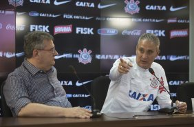 O presidente Mario Gobbi anuncia a saida do tcnico Tite aps o durante o treino desta manh no CT Joaquim Grava, no Parque Ecolgico do Tiete. O prximo jogo da equipe ser domingo, dia 17/11, contra o Vasco/RJ, no estdio do Pacaembu, vlido pela 35 rodada do Campeonato Brasileiro de 2013