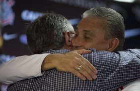 O presidente Mario Gobbi anuncia a saida do tcnico Tite aps o durante o treino desta manh no CT Joaquim Grava, no Parque Ecolgico do Tiete. O prximo jogo da equipe ser domingo, dia 17/11, contra o Vasco/RJ, no estdio do Pacaembu, vlido pela 35 rodada do Campeonato Brasileiro de 2013