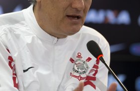 O presidente Mario Gobbi anuncia a saida do tcnico Tite aps o durante o treino desta manh no CT Joaquim Grava, no Parque Ecolgico do Tiete. O prximo jogo da equipe ser domingo, dia 17/11, contra o Vasco/RJ, no estdio do Pacaembu, vlido pela 35 rodada do Campeonato Brasileiro de 2013