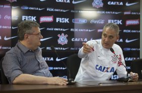 O presidente Mario Gobbi anuncia a saida do tcnico Tite aps o durante o treino desta manh no CT Joaquim Grava, no Parque Ecolgico do Tiete. O prximo jogo da equipe ser domingo, dia 17/11, contra o Vasco/RJ, no estdio do Pacaembu, vlido pela 35 rodada do Campeonato Brasileiro de 2013