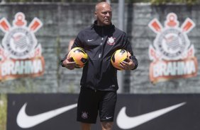 Durante o durante o treino desta manh no CT Joaquim Grava, no Parque Ecolgico do Tiete. O prximo jogo da equipe ser amanh, domingo, dia 17/11, contra o Vasco/RJ, no estdio do Pacaembu, vlido pela 35 rodada do Campeonato Brasileiro de 2013