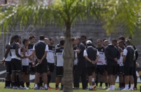 Durante o durante o treino desta manh no CT Joaquim Grava, no Parque Ecolgico do Tiete. O prximo jogo da equipe ser amanh, domingo, dia 17/11, contra o Vasco/RJ, no estdio do Pacaembu, vlido pela 35 rodada do Campeonato Brasileiro de 2013